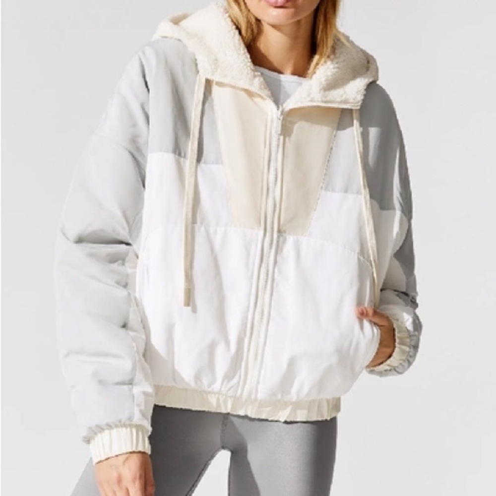 Alo Yoga Women’s Duality Sherpa Jacket In Pristine, White, Dove Grey, Pristine